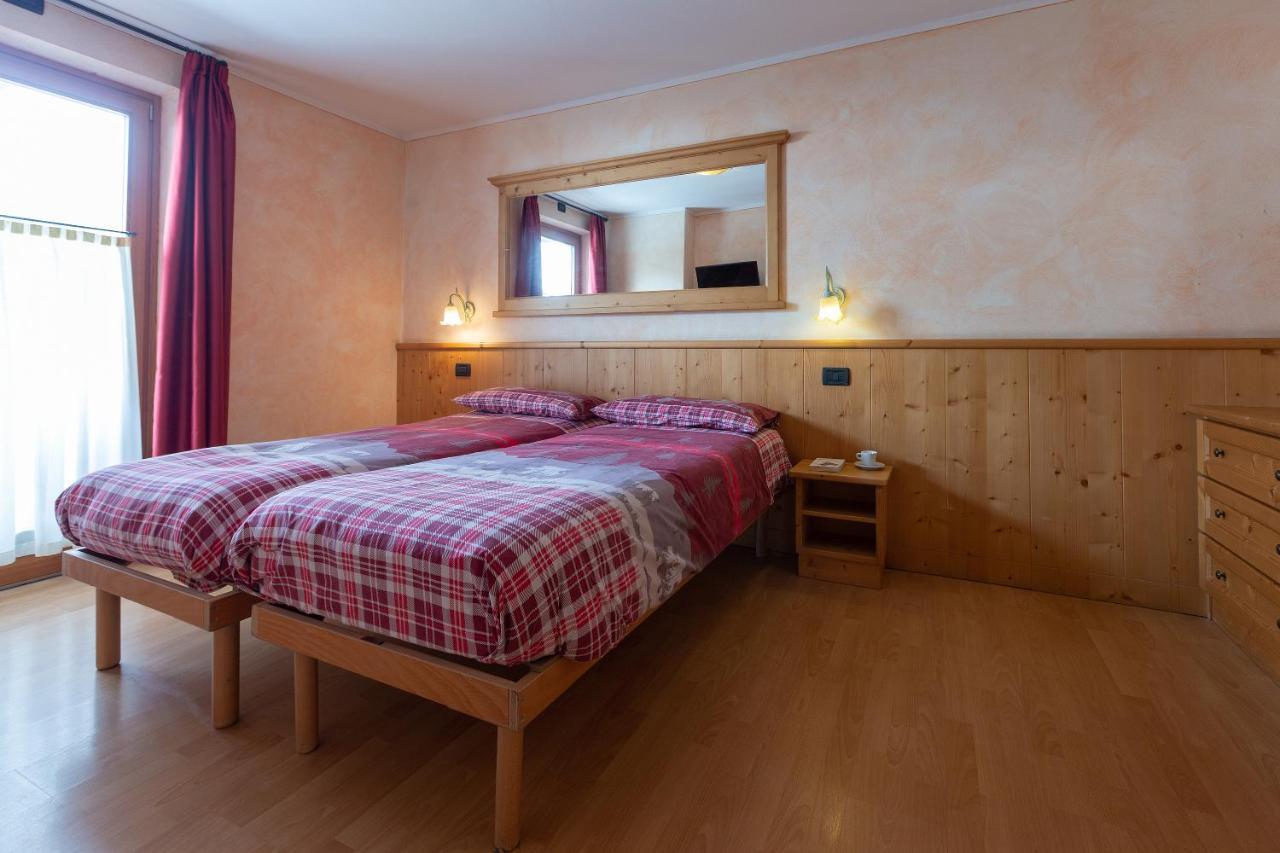 One-Bedroom Apartment,775214359:JPEG